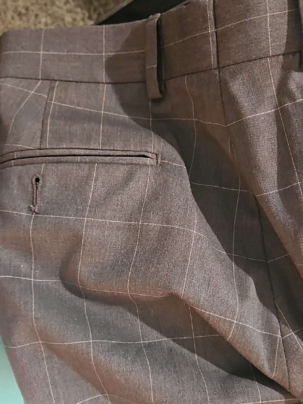 Perry Ellis Gray Two piece Suit. 40 S, 34-30 - Picture 10 of 12